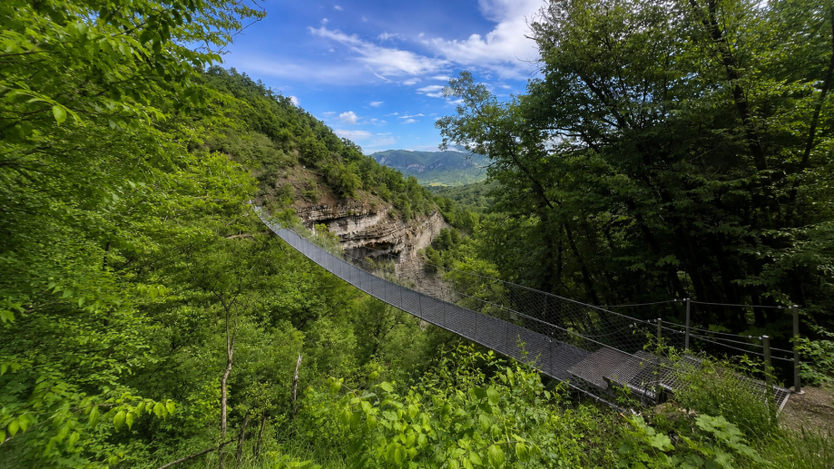 Ponte tibetano tra Cecima e Ponte Nizza in Valle Staffora Oltrepò Pavese