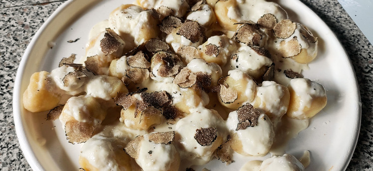 Between History and Truffle in Menconico