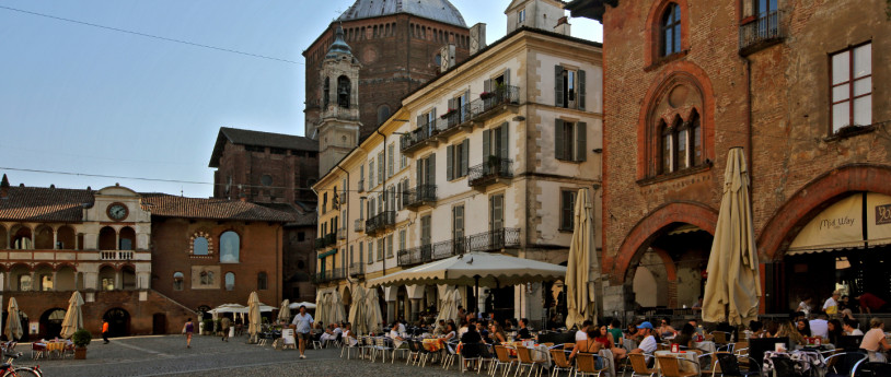 Pavia Piazza della Vittoria