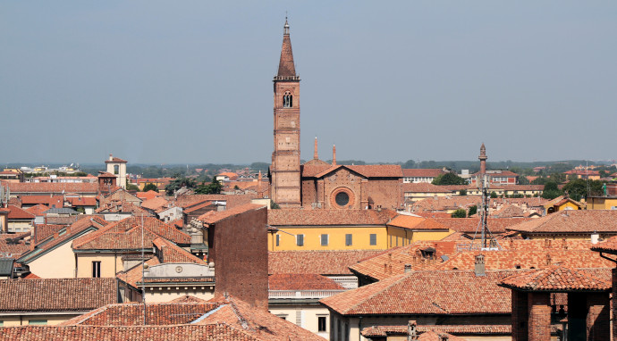 Sul campanile di S. Maria del Carmine a Pavia