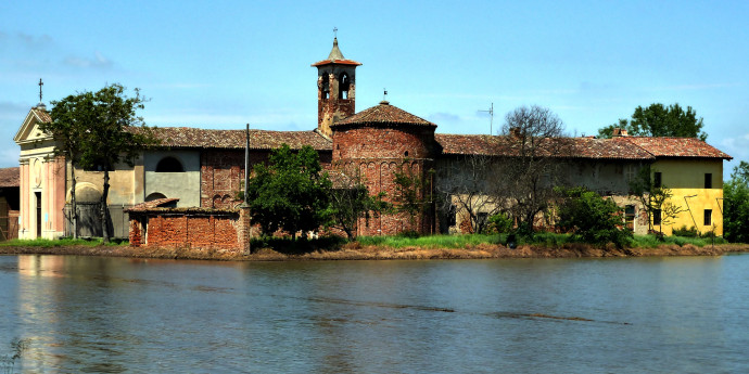 Romantic weekend among rice fields and villages in Lomellina