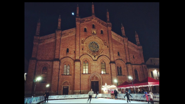 pista pattinaggio ghiaccio pavia piazza del carmine 2025