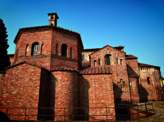 Storie e leggende nel borgo di Lomello Storie e leggende nel borgo di Lomello
