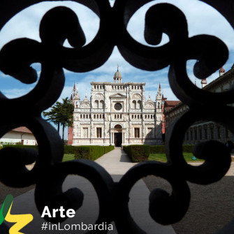 Un grandioso monastero di monaci certosini a pochi chilometri da Pavia, posto al confine della vasta riserva ducale di caccia del Parco del Castello Visconteo. Si compone del Santuario della Beata Vergine Maria Madre delle Grazie, del Chiostro grande e piccolo e del Palazzo Ducale al cui interno è visitabile il Museo della Certosa.||http://www.in-lombardia.it/turismo-in-lombardia/pavia-turismo/chiese-pavia/certosa-di-pavia Pavia dalla A alla Z. Dall'arte al benessere, fino alle tradizioni enogastronomiche
