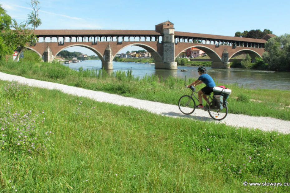 It is possible to travel on foot or bike among country trails