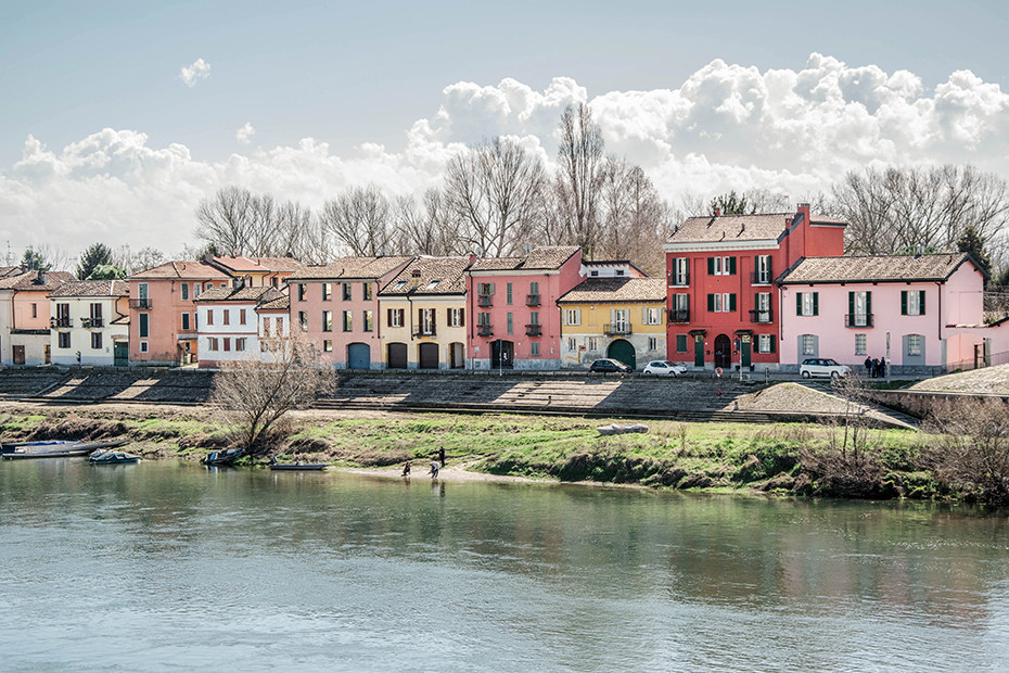 Among the picturesque colours of Borgo Ticino