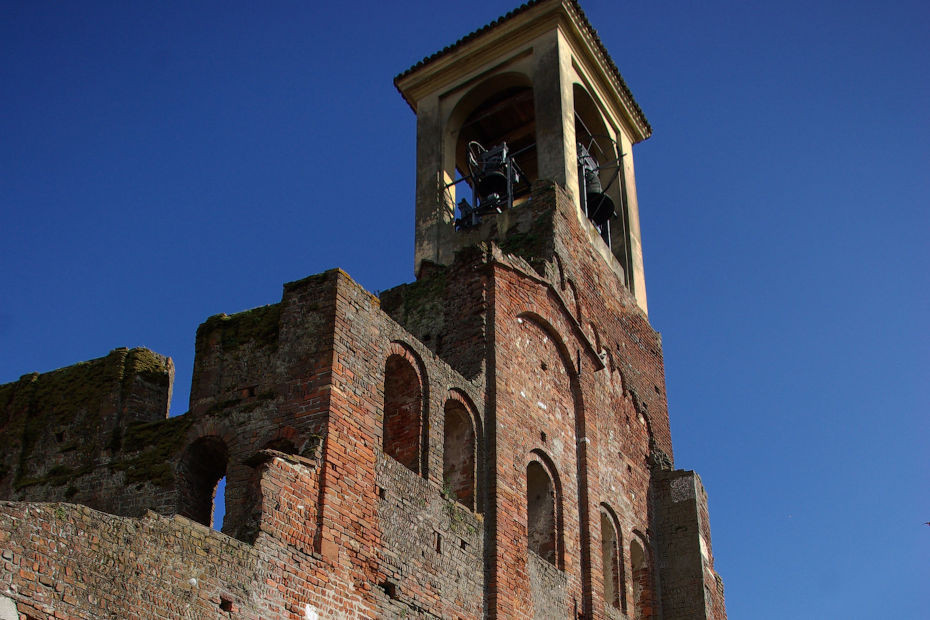 Facciata e torre campanaria