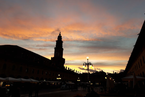 Piazza Ducale al tramonto