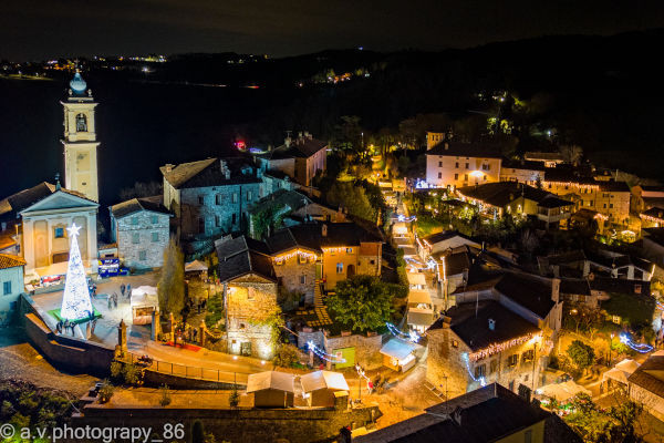 Il borgo durante Natale (ph: Andrea Marino)